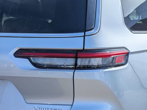 Used 2024 Jeep Grand Cherokee L Limited w/ Luxury Tech Group II image 11