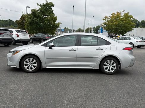 Used 2023 Toyota Corolla LE FWD image 2