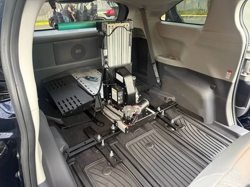 Used 2021 Toyota Sienna XLE w/ XLE Plus Package AWD/4WD image 13
