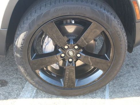 Used 2024 Land Rover Defender 130 S image 9