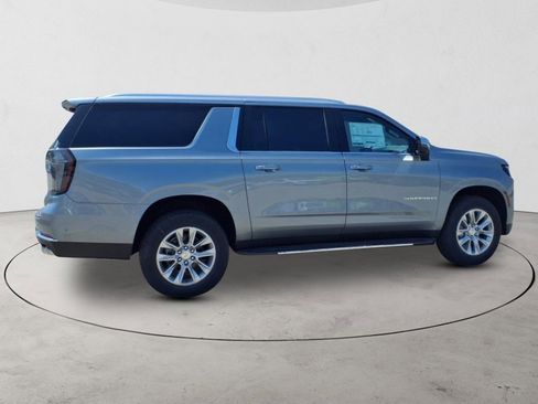 New 2025 Chevrolet Suburban Premier image 6