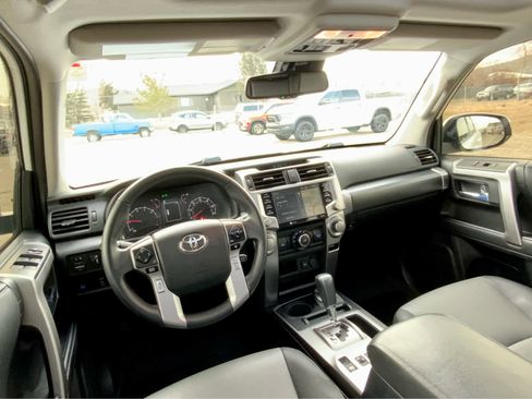 Used 2022 Toyota 4Runner SR5 Premium image 31
