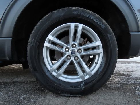 Used 2022 Ford Explorer XLT image 9