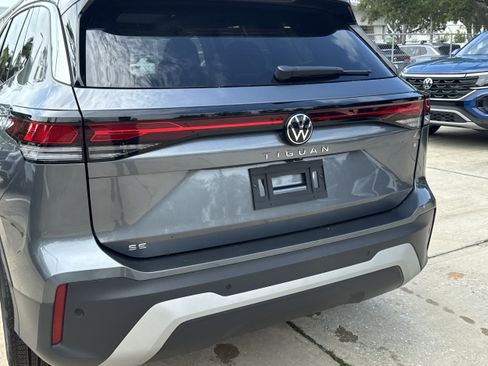 New 2026 Volkswagen Tiguan SE FWD image 10