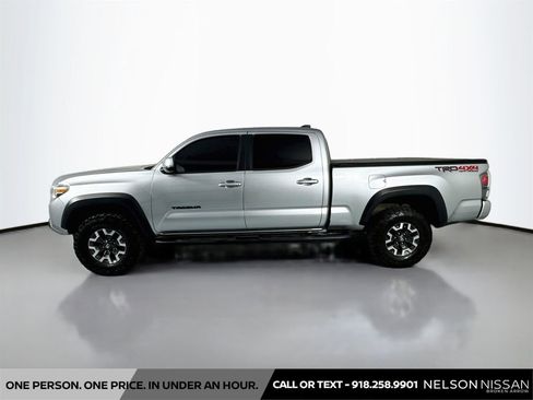 Used 2022 Toyota Tacoma TRD Off-Road w/ Technology Package AWD/4WD image 8