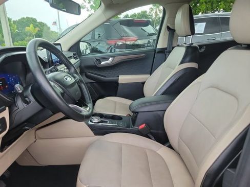 Certified 2020 Ford Escape Titanium FWD image 17
