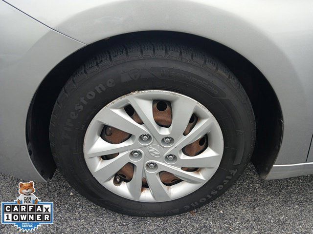 Used 2020 Hyundai Elantra SE FWD image 2