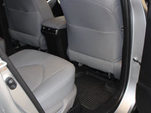 Used 2024 Toyota Highlander Platinum image 40