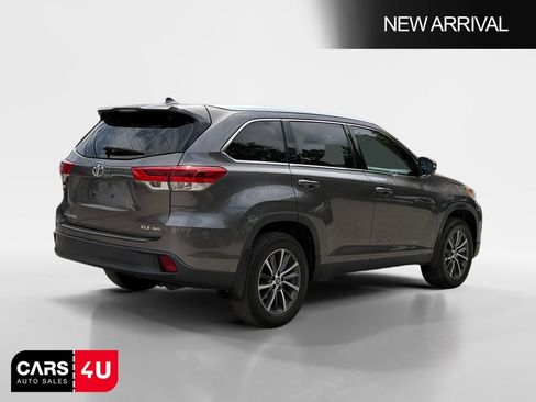 Used 2019 Toyota Highlander XLE AWD/4WD image 7