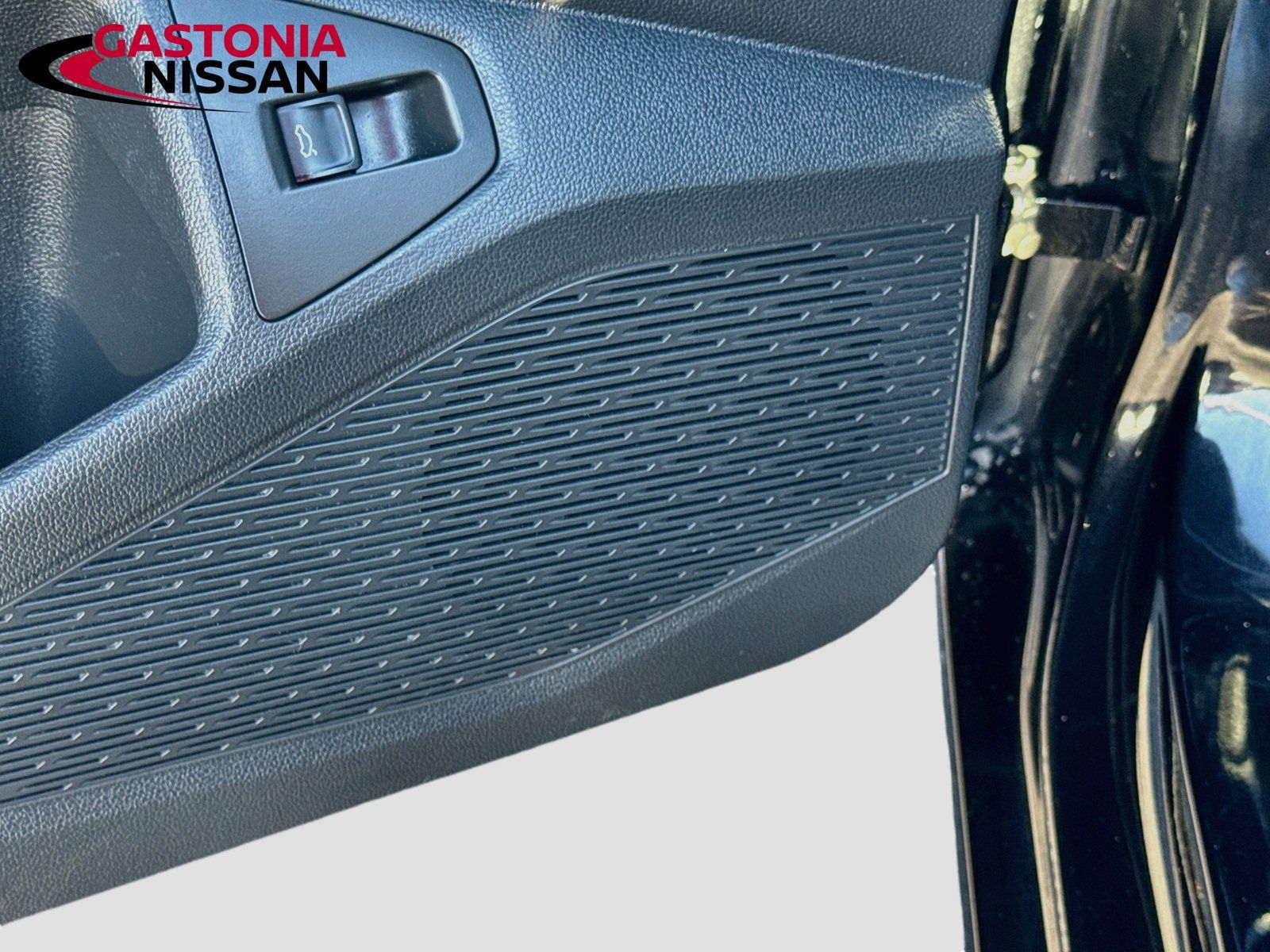 Used 2025 Volkswagen Jetta SE FWD image 23