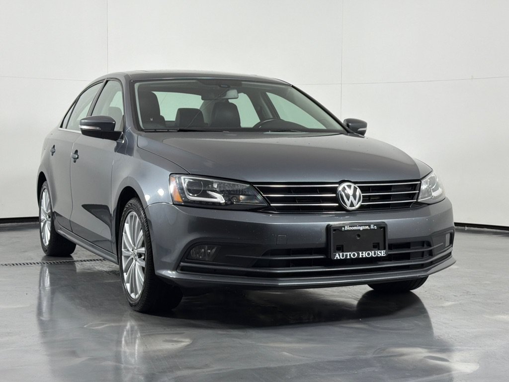 Used 2016 Volkswagen Jetta SEL w/ Lighting Package FWD image 3