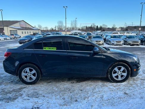 Used 2015 Chevrolet Cruze LT w/ Technology Package image 4