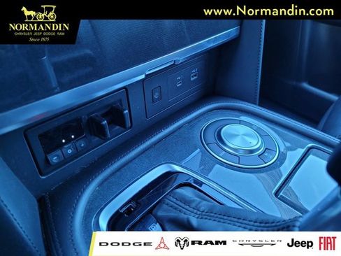 Used 2024 Nissan Armada SV RWD image 13