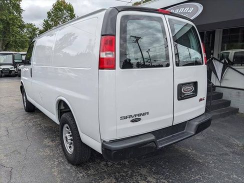 Used 2022 GMC Savana 2500 RWD image 3
