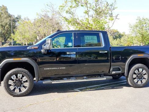 New 2026 GMC Sierra 2500 Denali w/ Denali Reserve Package AWD/4WD image 8