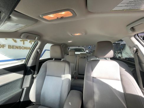 Used 2015 Toyota Corolla LE FWD image 17