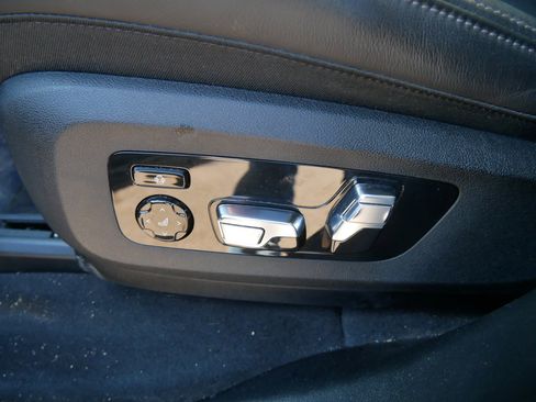 Used 2023 BMW X7 xDrive40i w/ Executive Package image 27