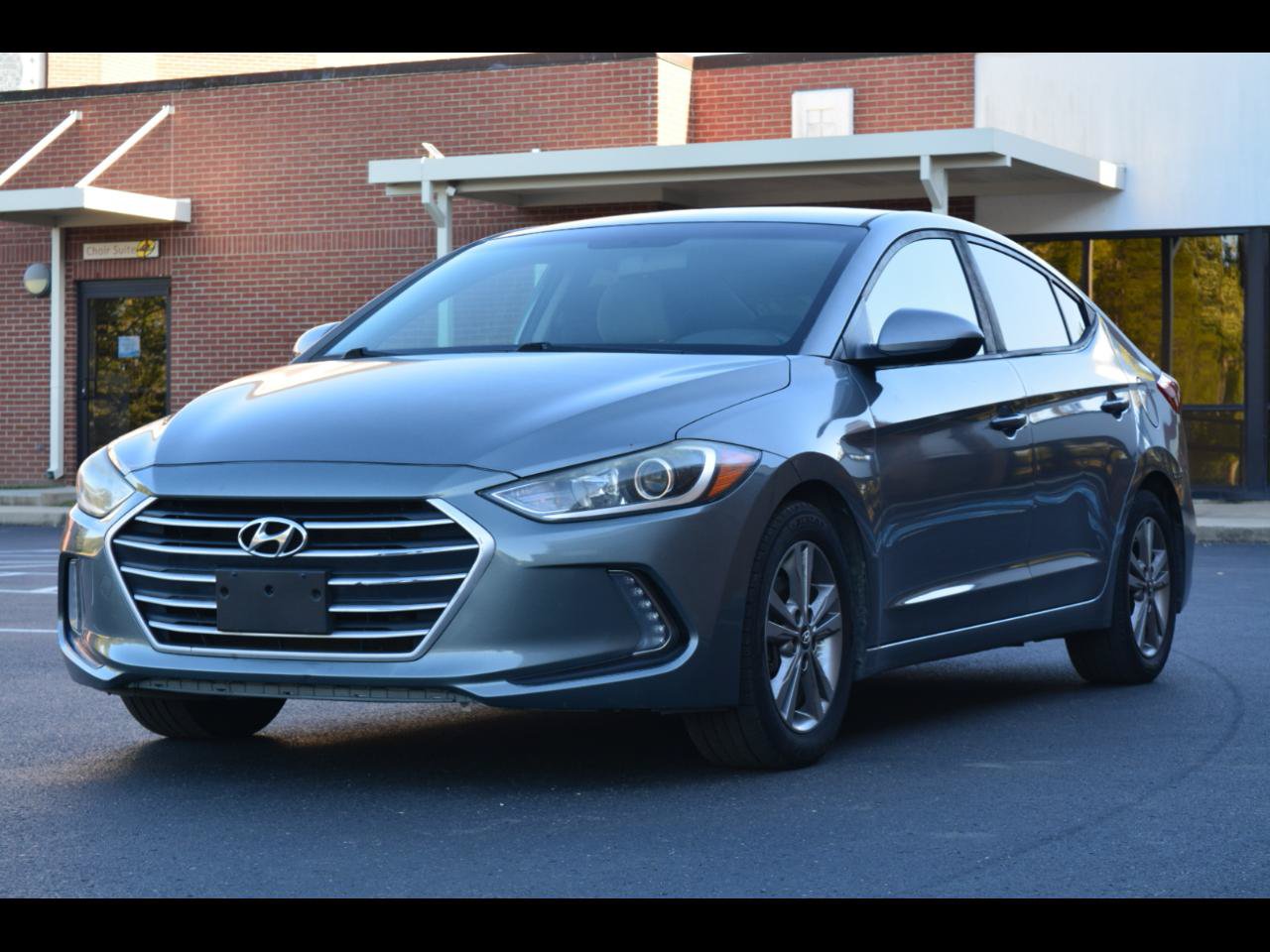 Used 2017 Hyundai Elantra SE w/ SE A/T Tech Package 03 FWD image 1