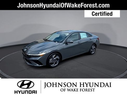Used 2025 Hyundai Elantra Limited FWD image 4