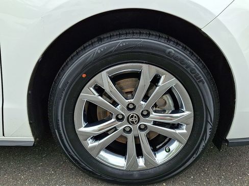 Certified 2021 Toyota Sienna XSE w/ XSE Plus Package AWD/4WD image 8