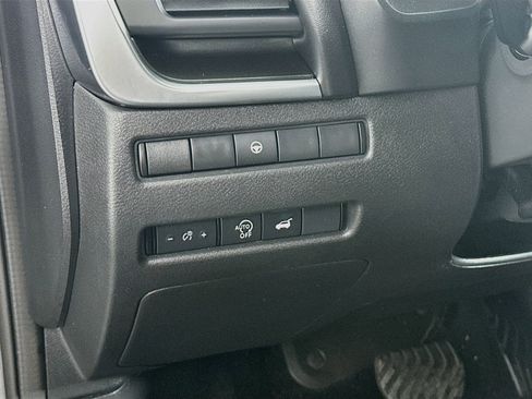 Used 2025 Nissan Rogue SV AWD/4WD image 17