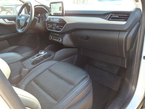 Certified 2022 Ford Escape SEL image 9