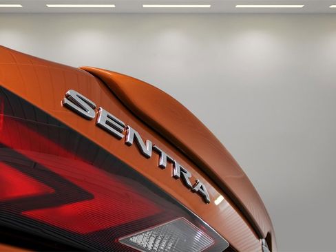 Used 2025 Nissan Sentra SR w/ SR Premium Package image 16