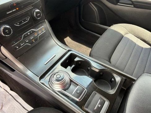 Used 2020 Ford Edge SE FWD image 25