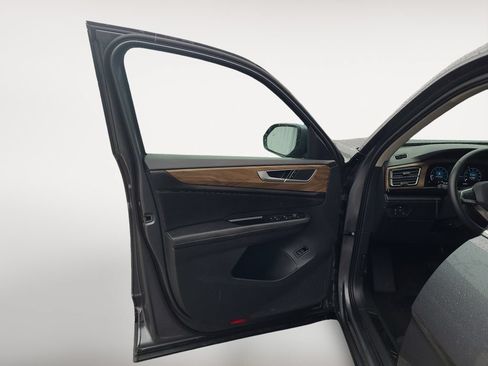 Used 2025 Volkswagen Atlas SE FWD image 22