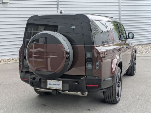 New 2026 Land Rover Defender 130 X-Dynamic SE AWD/4WD image 5