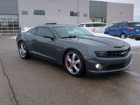 Used 2010 Chevrolet Camaro SS w/ RS Package image 2