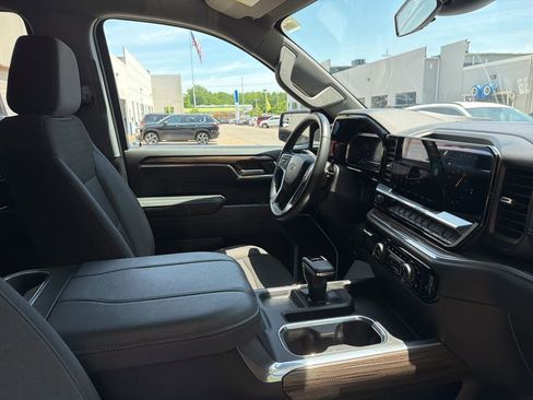 Used 2024 Chevrolet Silverado 1500 RST AWD/4WD image 13
