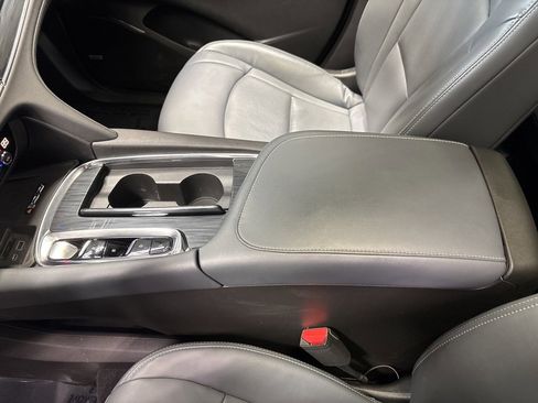 Used 2023 Buick Enclave Essence w/ Experience Buick Package image 24