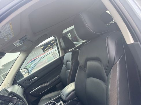 Used 2023 Nissan Pathfinder SL w/ SL Premium Package image 11