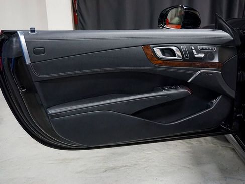 Used 2014 Mercedes-Benz SL 63 AMG image 21