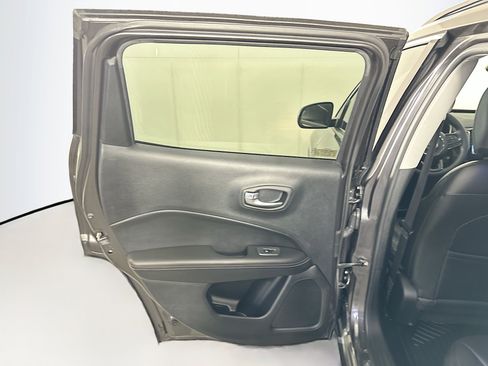 Used 2018 Jeep Compass Latitude image 25