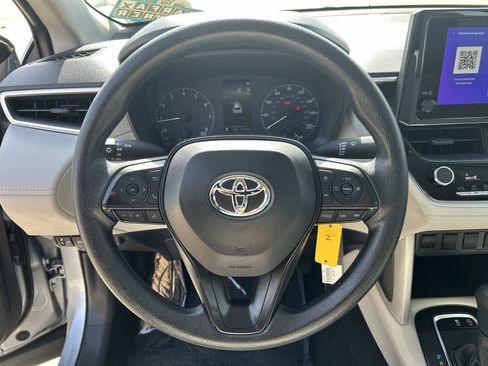 Used 2024 Toyota Corolla Cross L FWD image 11
