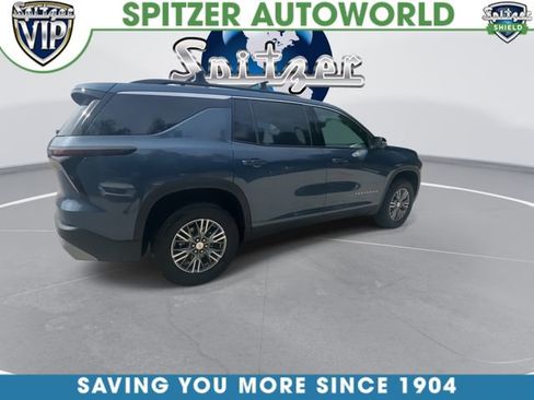 Used 2025 Chevrolet Traverse LT FWD image 9