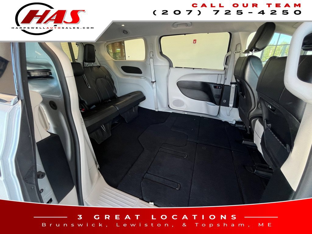 Used 2024 Chrysler Pacifica Touring-L FWD image 17