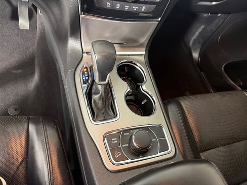 Used 2019 Jeep Grand Cherokee Limited w/ Luxury Group II AWD/4WD image 19