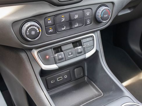 Used 2024 GMC Terrain SLE AWD/4WD image 15