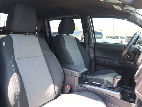 Used 2022 Toyota Tacoma TRD Sport AWD/4WD image 27