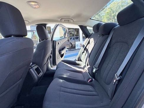 Used 2015 Chrysler 200 Limited w/ Convenience Group image 11