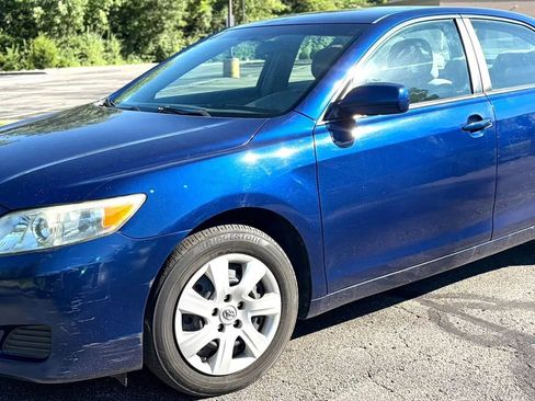 Used 2011 Toyota Camry LE FWD image 1
