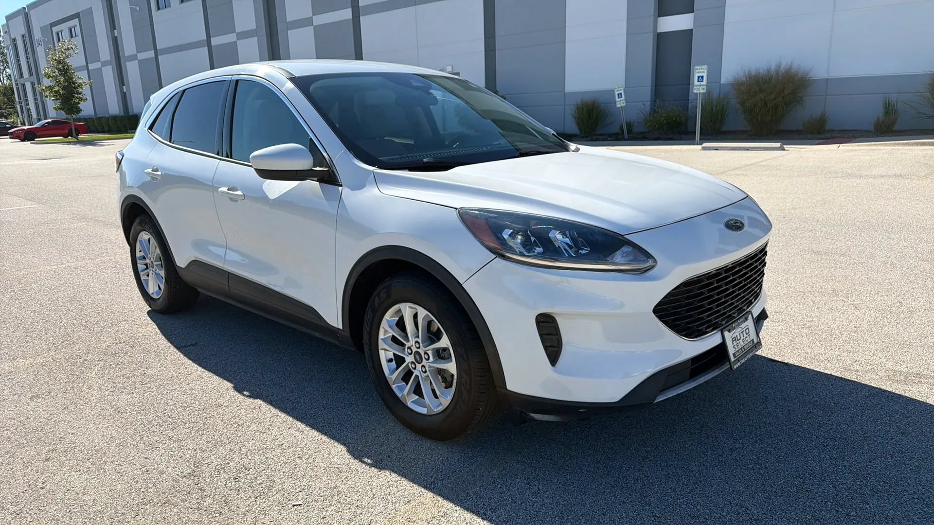 Used 2020 Ford Escape SE FWD image 3