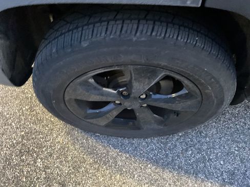 Used 2016 Jeep Cherokee Sport w/ Cold Weather Group image 9