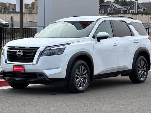 New 2025 Nissan Pathfinder SV image 8