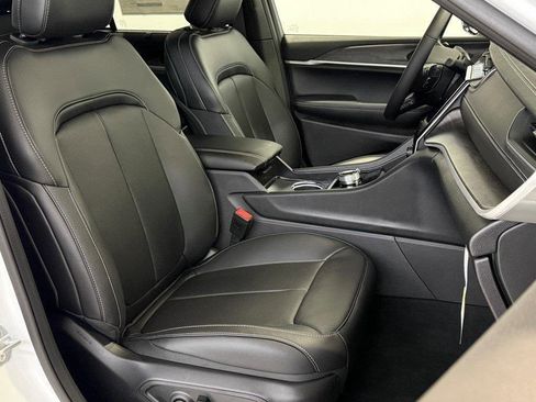 New 2025 Jeep Grand Cherokee Limited w/ Luxury Tech Group II image 13