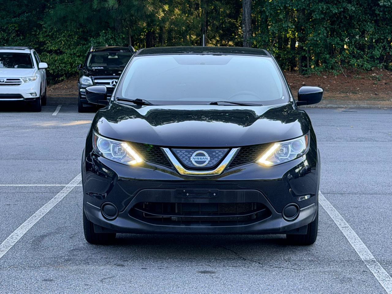 Used 2018 Nissan Rogue Sport S AWD/4WD image 3