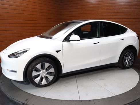 Used 2023 Tesla Model Y Long Range image 6
